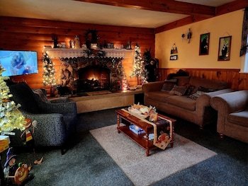 Covered Bridge River View Lodge