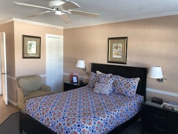 The BoatHouse Motel