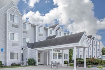 Microtel Inn & Suites by Wyndham Manistee