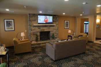 Cobblestone Inn and Suites Winterset