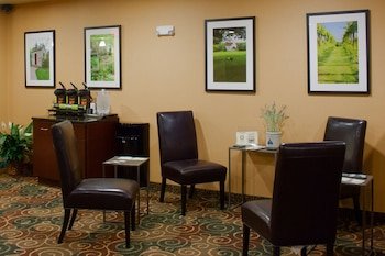 Cobblestone Inn and Suites Winterset
