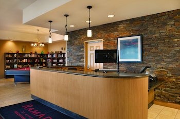 Bakken Airport XWA Hotel & Suites
