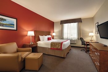 Bakken Airport XWA Hotel & Suites