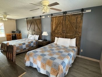 Four Horseman Travel Lodge