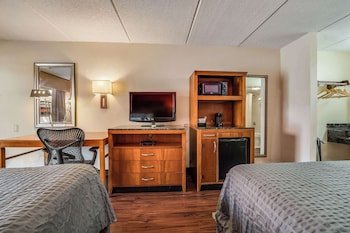 Econo Lodge Inn & Suites in Griffin