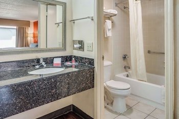 Econo Lodge Inn & Suites in Griffin