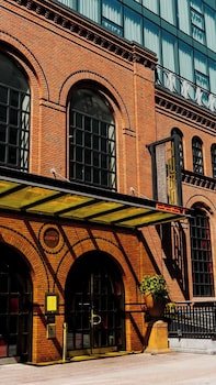 East Hotel & Restaurant
