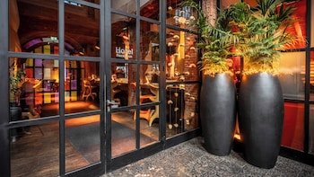 East Hotel & Restaurant