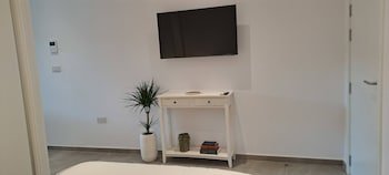 E1 Suites & Spa