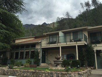 Yosemite Cedar Lodge