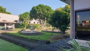 Mayon View Garden Apartelle & Restaurant