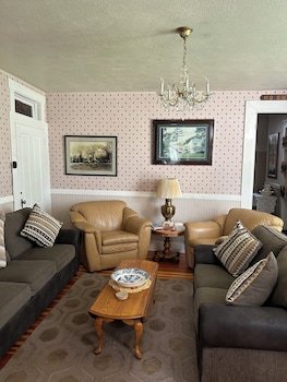 Moore’s Old Pine Inn