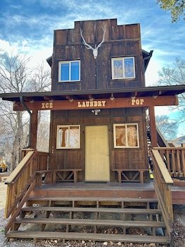 Moore’s Old Pine Inn