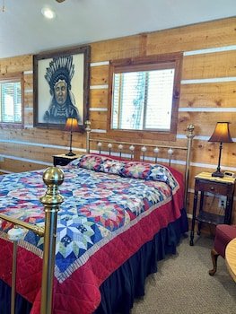 Moore’s Old Pine Inn