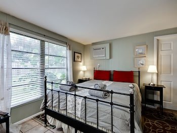 Harbor 606 Venice Island 2 Br home by RedAwning