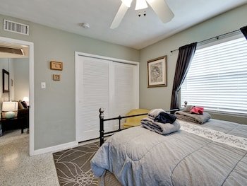 Harbor 606 Venice Island 2 Br home by RedAwning