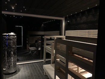 Arctic Skylight Lodge