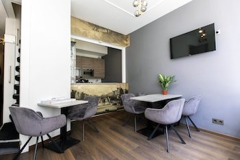 Quentin Golden Bear Hotel
