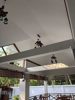 Sea Breeze Lodge