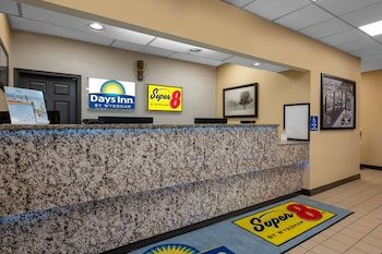 Super 8 by Wyndham Perrysburg/Toledo