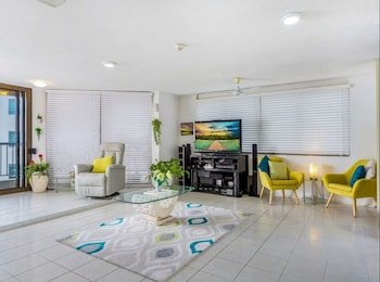 Cairns Aquarius Holiday Apartments