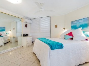 Cairns Aquarius Holiday Apartments