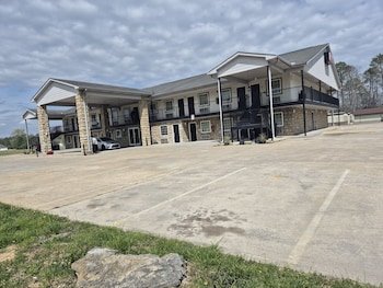 General Bragg Inn & Suites By OYO Chickamauga