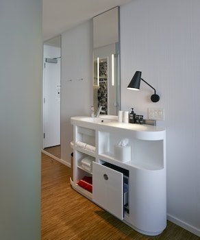 CitizenM Boston North Station Hotel
