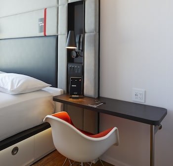 CitizenM Boston North Station Hotel