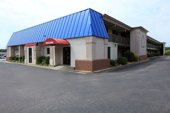 Americas Best Value Inn North Capital