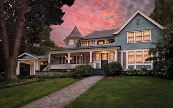 The Black Walnut Bed & Breakfast Inn