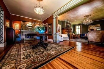 The Black Walnut Bed & Breakfast Inn