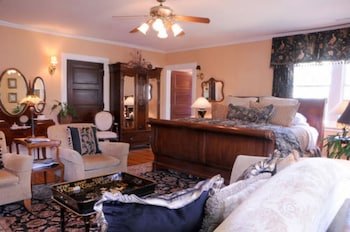 The Black Walnut Bed & Breakfast Inn