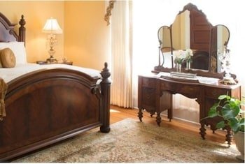 The Black Walnut Bed & Breakfast Inn