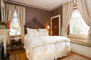The Black Walnut Bed & Breakfast Inn