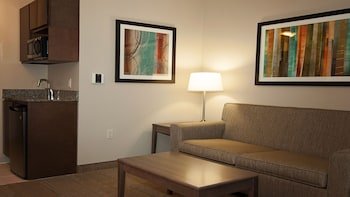 Holiday Inn Express & Suites Wichita Northeast