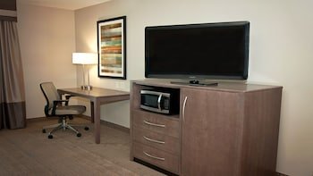 Holiday Inn Express & Suites Wichita Northeast