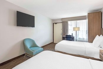 Best Western Mill River Manor Hotel & Conference Center