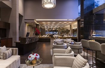 93 Luxury Suites Bluedoors