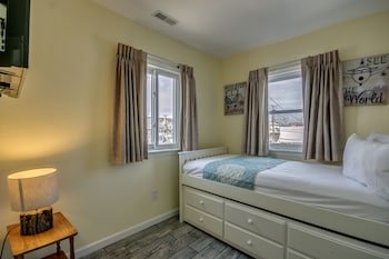 Daytona Inn And Suites