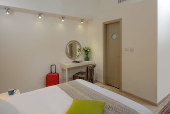 Rafael Residence