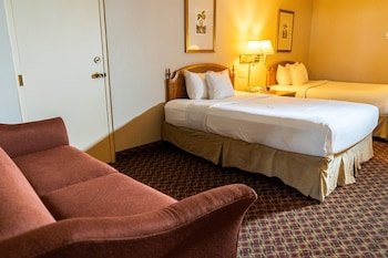 Ramada by Wyndham Topeka Downtown Hotel & Convention Center