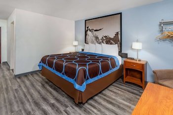 Super 8 by Wyndham Clayton