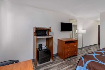 Super 8 by Wyndham Clayton
