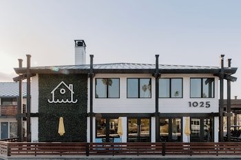 Lakehouse Hotel & Resort