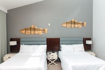 Lakehouse Hotel & Resort