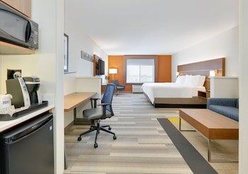 Holiday Inn Express Hotel & Suites Mitchell