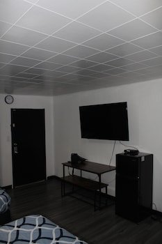 Holiday Lodge Motel