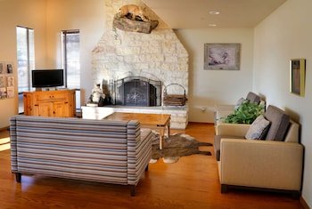 Days Inn & Suites by Wyndham Llano