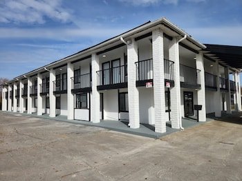 Economy Inn & Suites Tulsa